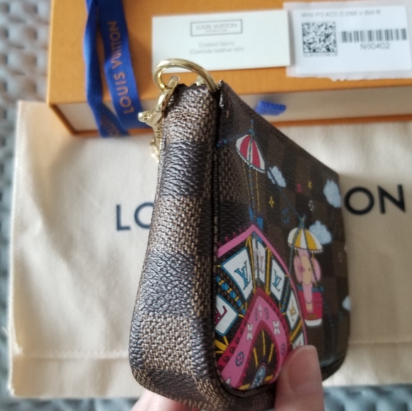 Louis Vuitton Mini Pochette Christmas 2020 edition - Picture 11 of 16